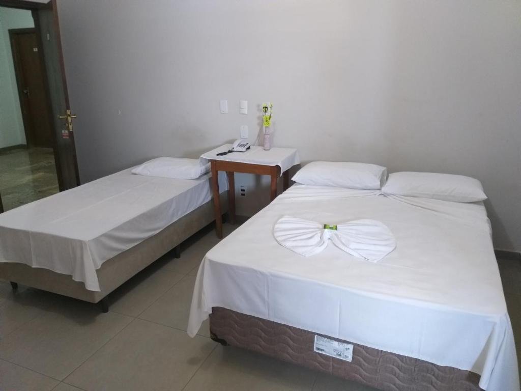 Family room with two beds at Roda Viva Park Hotel